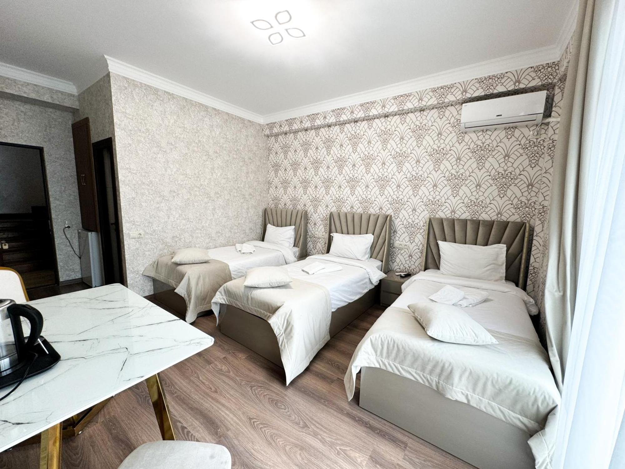Armenia Hotel Jerevan Exteriör bild