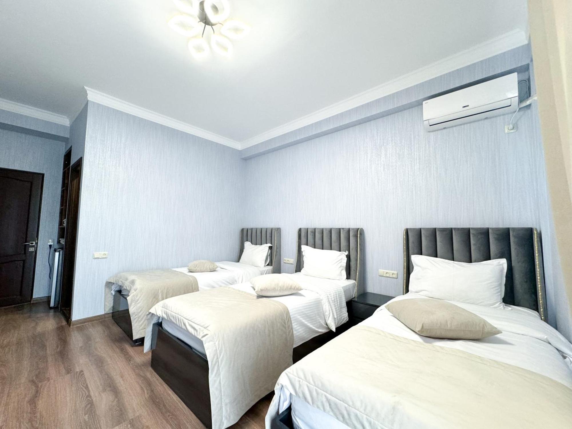 Armenia Hotel Jerevan Exteriör bild